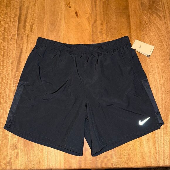 Nike Men’s Challenger Shorts XL Black DV9359-010 Built-In Liner New With Tag - Picture 1 of 6